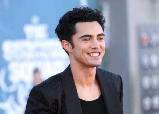 Darren Barnet Age, Height, Weight, Net Worth, Career, And More